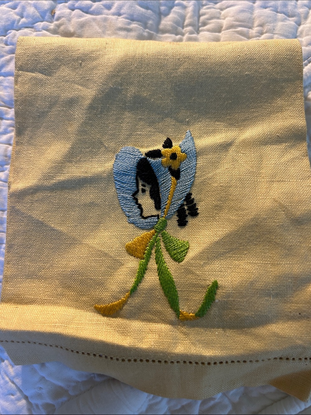 Vintage Embroidered Sunbonnet Girl Linen Guest Towel - Yellow